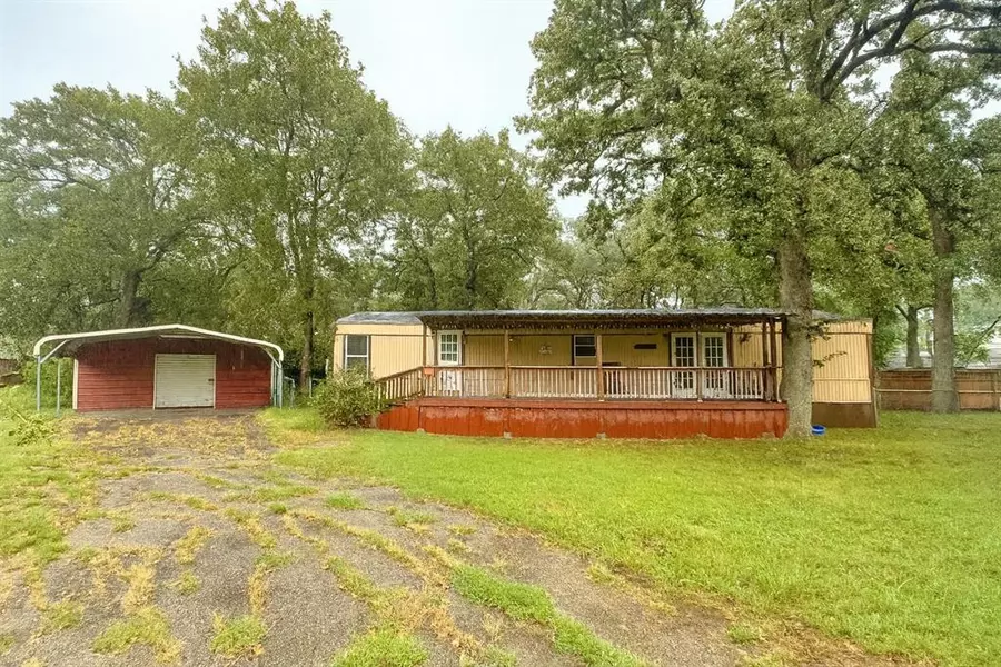 9949 Greentree Lane, Wills Point, TX 75169