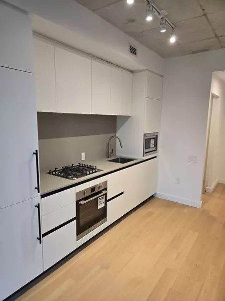 1720 Bayview AVE #333, Toronto C10, ON M4G 3C4