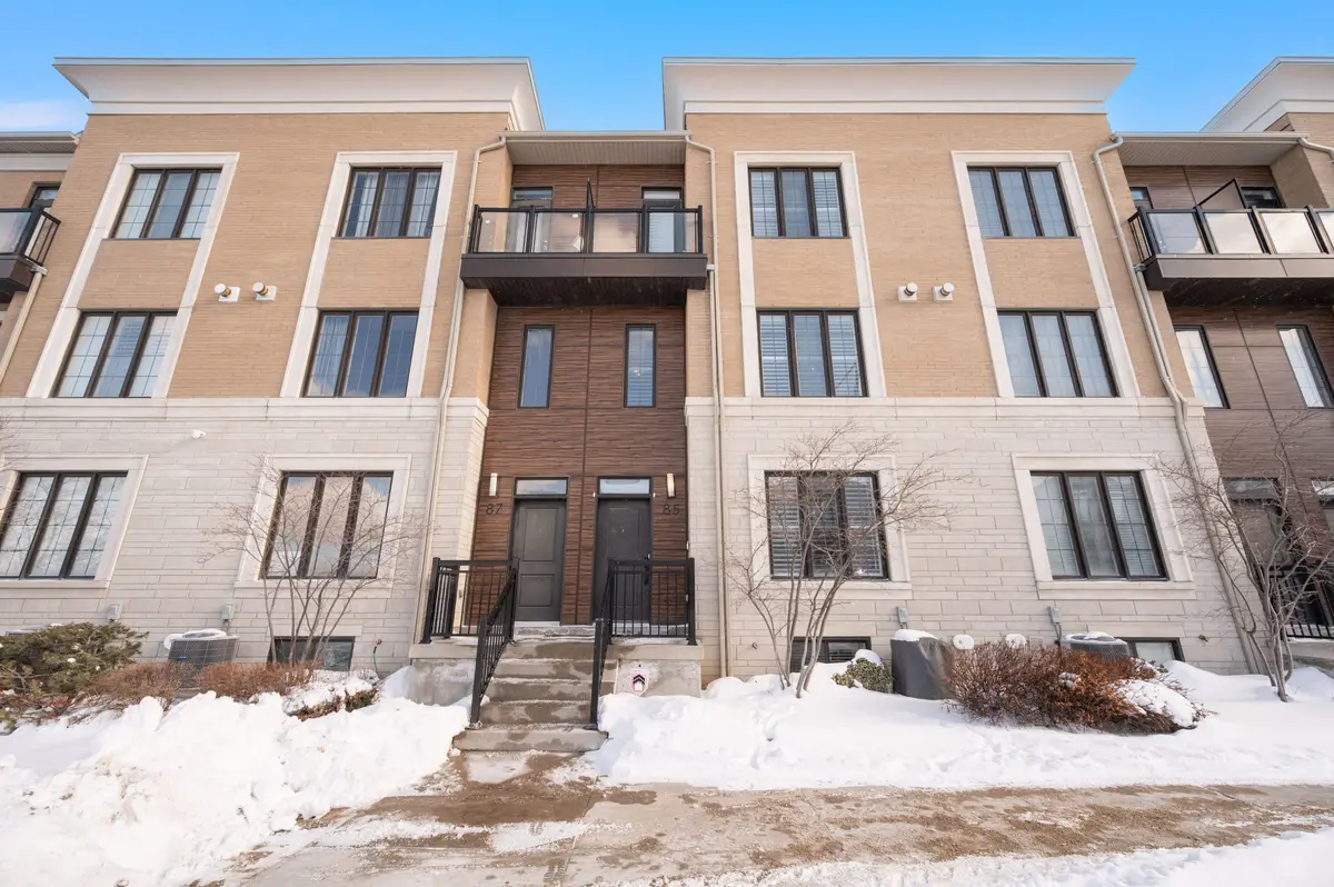 Markham, ON L3R 4Z7,85 Village Pkwy #24