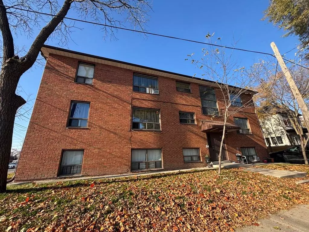 Toronto W06, ON M8V 2E4,268 Birmingham ST #4