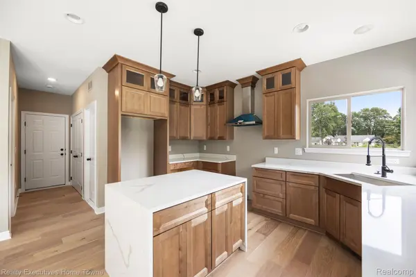 11948 Encore CT, Shelby Twp, MI 48315