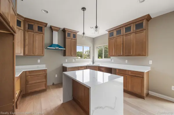 11948 Encore CT, Shelby Twp, MI 48315