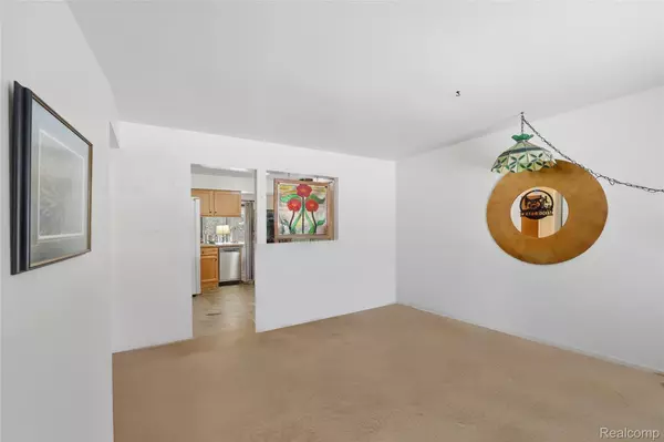 Oak Park, MI 48237,14241 Nadine ST