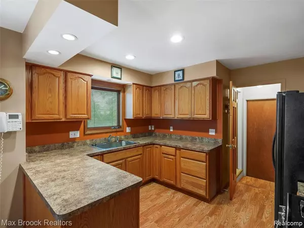 Sterling Heights, MI 48310,3040 Alden