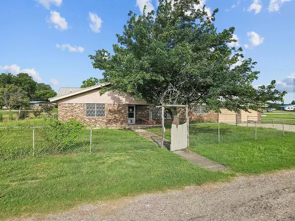 Evant, TX 76525,369 N Bell