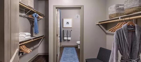 Irving, TX 75039,880 Lake Carolyn Parkway #116