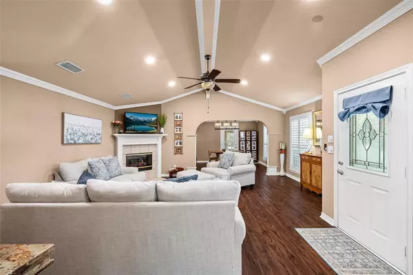 Granbury, TX 76048,1208 Henard Lane