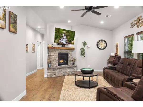 Myrtle Creek, OR 97457,211 SE WOODY CT