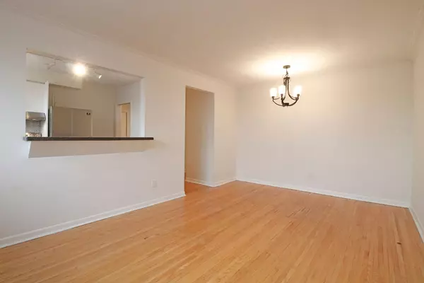 Toronto C02, ON M6G 2B6,866 Davenport RD #Main