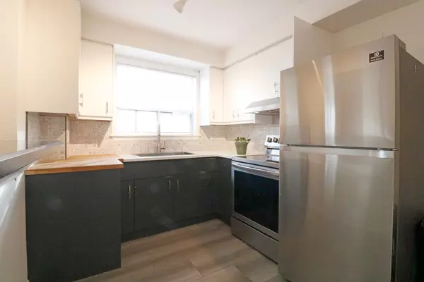 Toronto C02, ON M6G 2B6,866 Davenport RD #Main