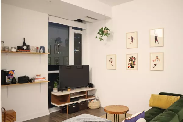 Toronto C08, ON M5A 0N6,120 Parliament ST #305