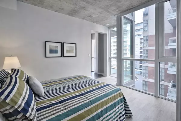 Toronto C01, ON M5V 0A8,478 King ST W #420