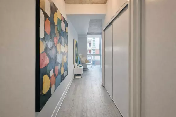 Toronto C01, ON M5V 0A8,478 King ST W #420