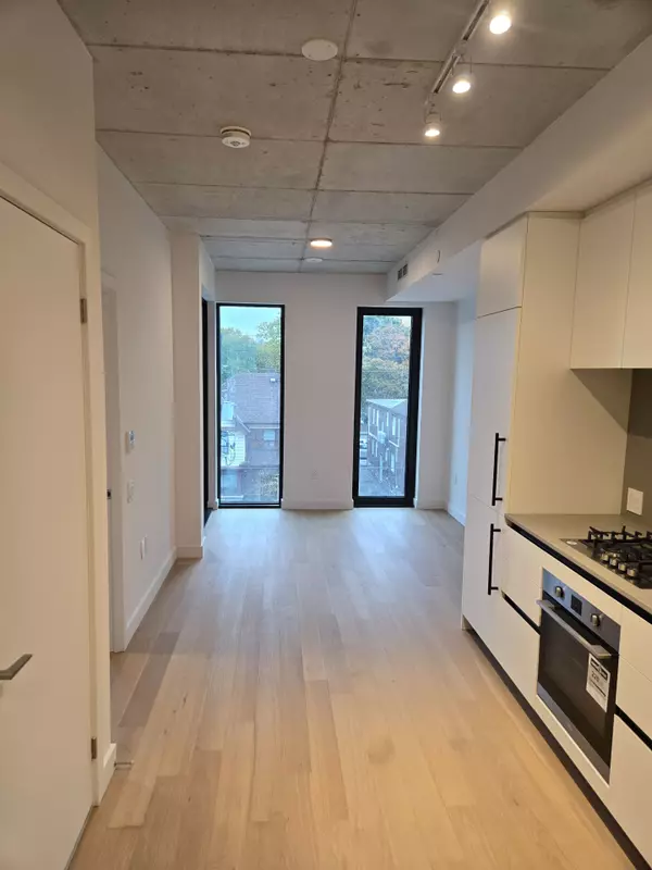 Toronto C10, ON M4G 3C4,1720 Bayview AVE #333