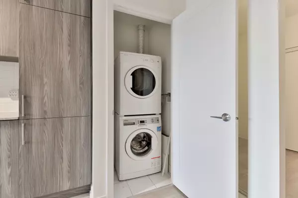 Toronto C01, ON M5V 1C1,576 Front ST W #1202