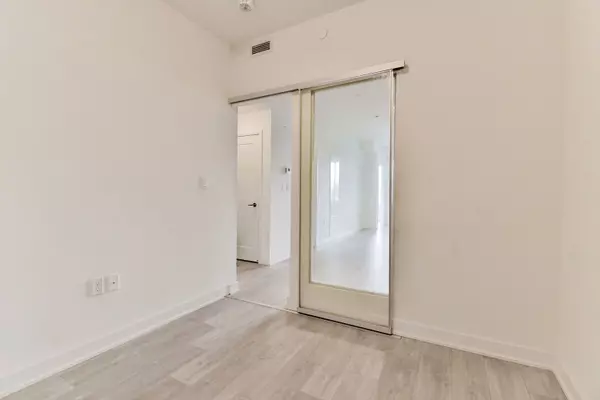 Toronto C01, ON M5V 1C1,576 Front ST W #1202