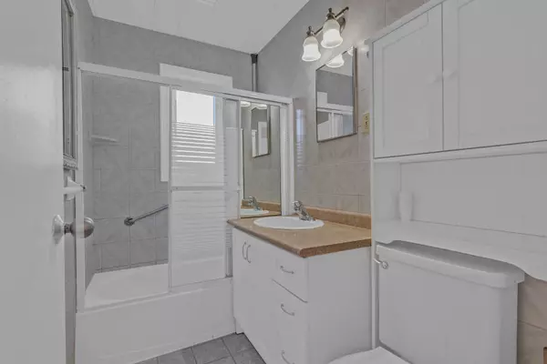 Toronto E04, ON M1K 2H6,55 Roebuck DR