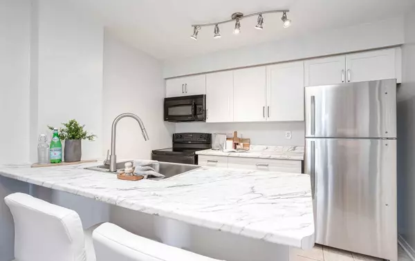 Clarington, ON L1C 5N7,90 Aspen Springs DR #109