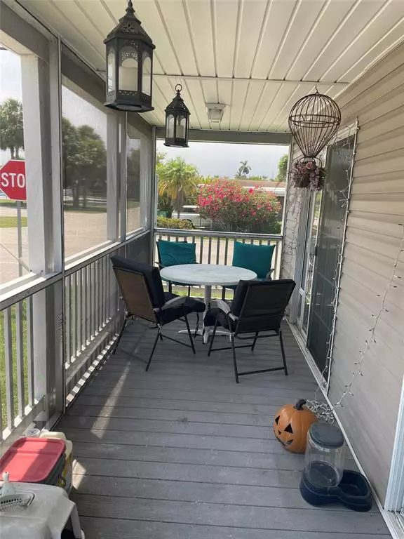 Davie, FL 33324,8581 SW 16th St