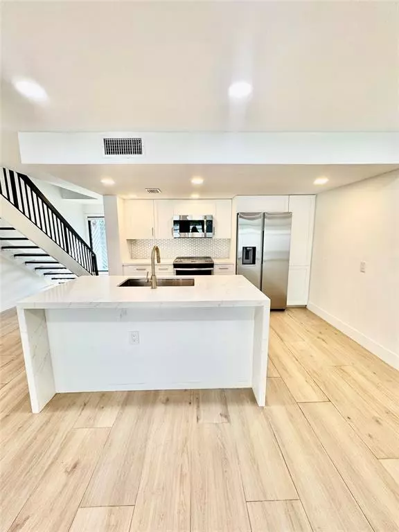 Pembroke Pines, FL 33026,11245 NW 14th Ct