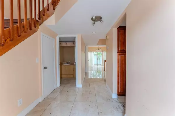 Miami, FL 33179,626 NE 195th St #626