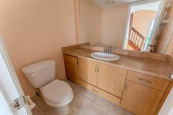 Miami, FL 33179,626 NE 195th St #626