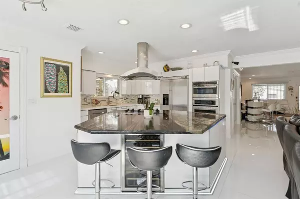 Dania Beach, FL 33004,911 NW 7th St