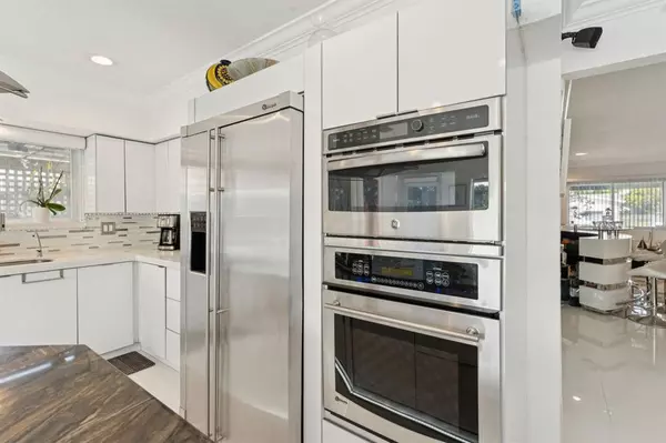 Dania Beach, FL 33004,911 NW 7th St