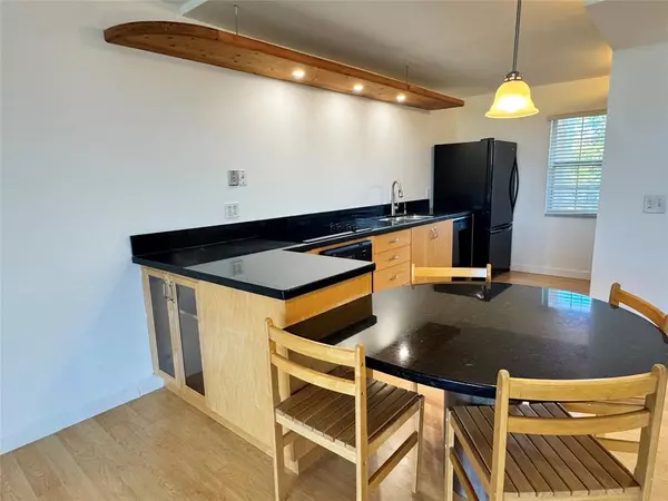 Pompano Beach, FL 33069,3980 Oaks Clubhouse Dr #405