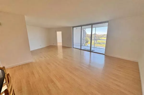 Pompano Beach, FL 33069,3980 Oaks Clubhouse Dr #405