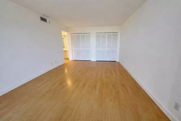 Pompano Beach, FL 33069,3980 Oaks Clubhouse Dr #405