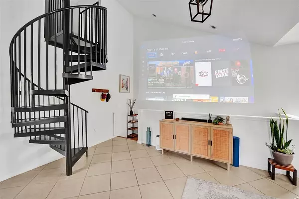 Hollywood, FL 33024,2977 St John Dr #2977