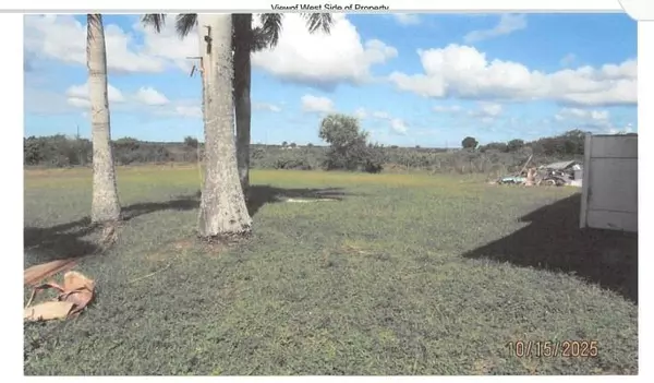 Loxahatchee, FL 33470,20771 Simone Dr