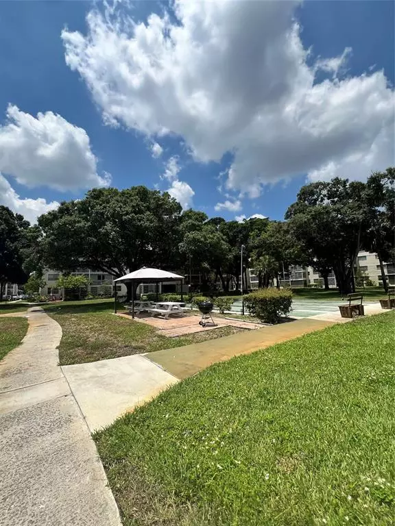 Lauderdale Lakes, FL 33313,3001 NW 48th Ave #439