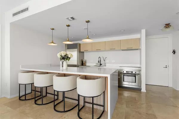 Miami, FL 33132,1040 Biscayne Blvd #3906