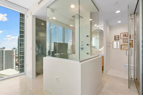 Miami, FL 33132,1040 Biscayne Blvd #3906