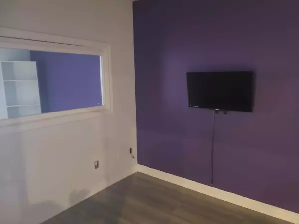 Vaughan, ON L4L 8B5,410 Chrislea RD #12