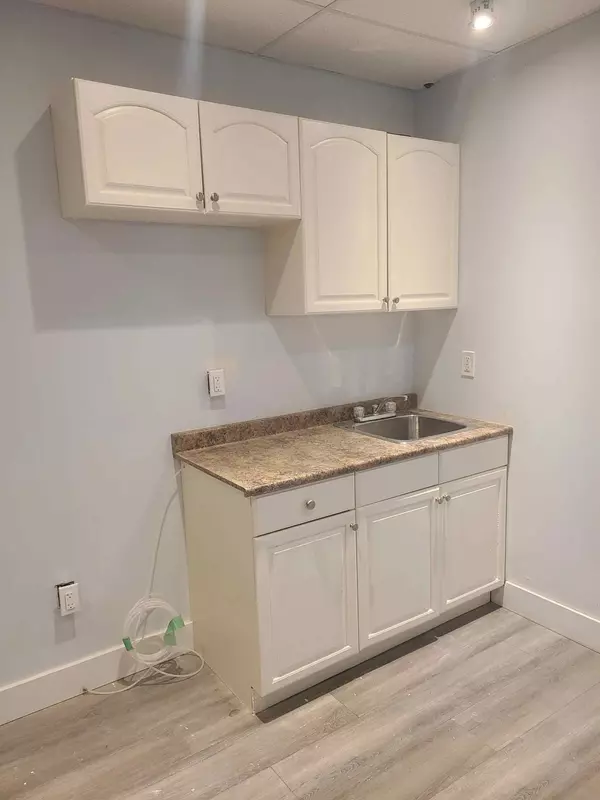 Vaughan, ON L4L 8B5,410 Chrislea RD #12