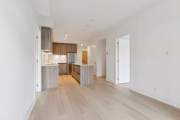 Vaughan, ON L4J 0L5,8 Beverley Glen BLVD #D-329