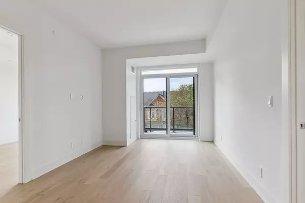 Vaughan, ON L4J 0L5,8 Beverley Glen BLVD #D-329