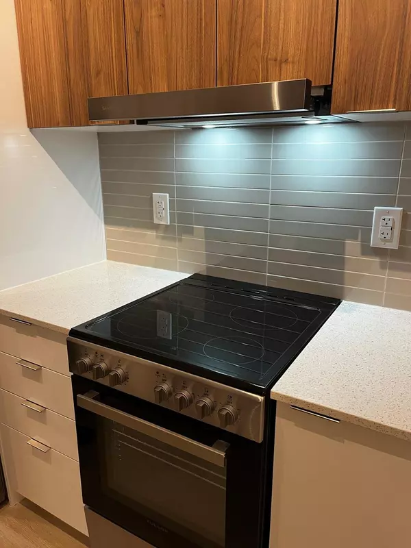 Markham, ON L6E 0W4,9763 Markham RD #A301