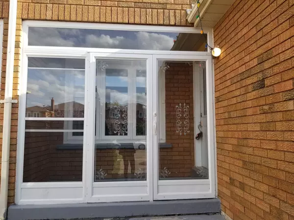 Brampton, ON L6Y 3W3,55 Tulip DR #Main