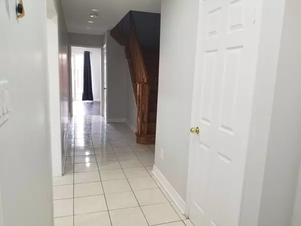 Brampton, ON L6Y 3W3,55 Tulip DR #Main