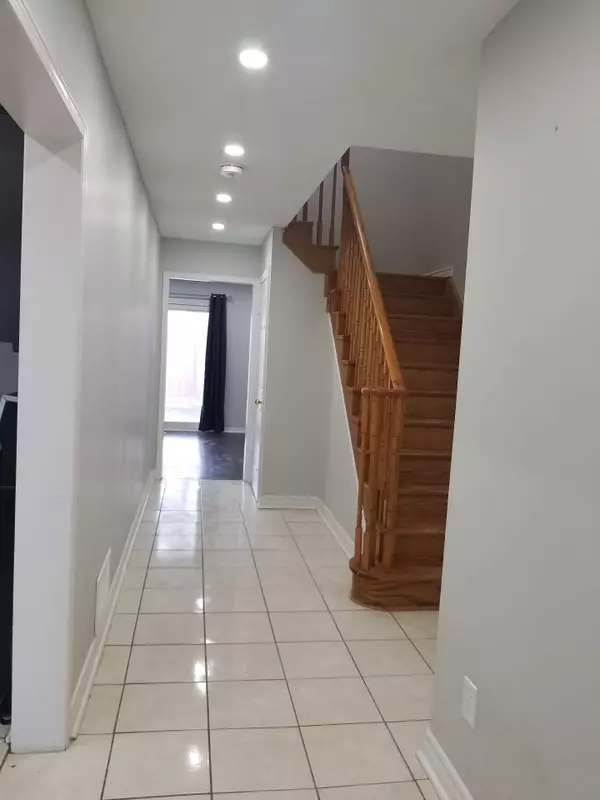 Brampton, ON L6Y 3W3,55 Tulip DR #Main