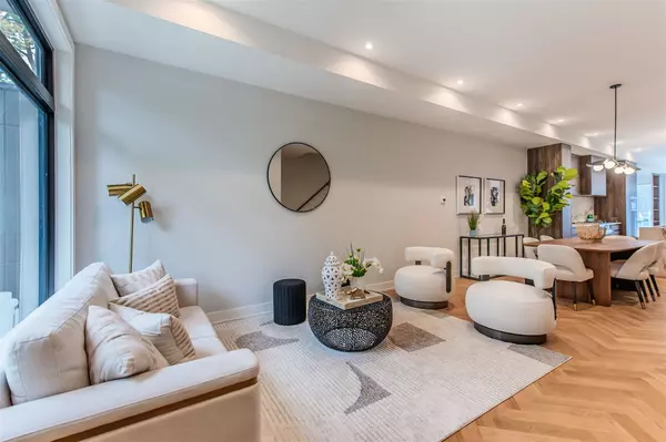 Toronto W01, ON M6R 1G7,222A Pearson AVE