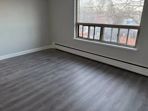 Toronto W06, ON M8V 2E4,268 Birmingham ST #4