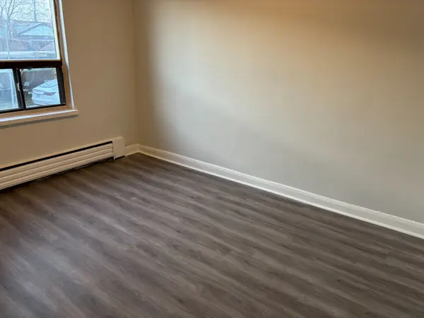 Toronto W06, ON M8V 2E4,268 Birmingham ST #4