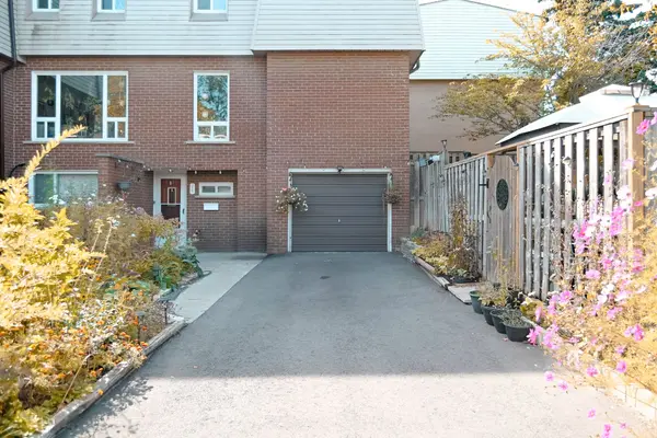 Mississauga, ON L5A 3M4,3175 Kirwin AVE #159