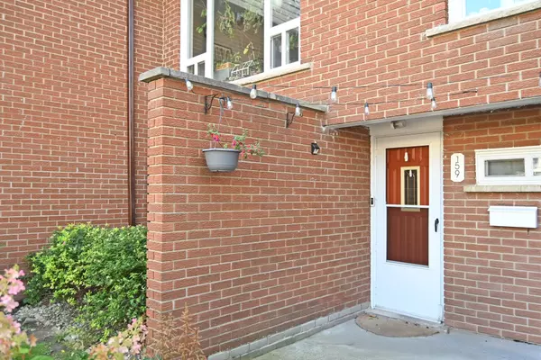 Mississauga, ON L5A 3M4,3175 Kirwin AVE #159