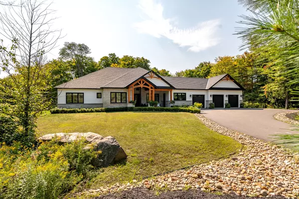 Huntsville, ON P1H 0A8,6 Royal Oak CRES